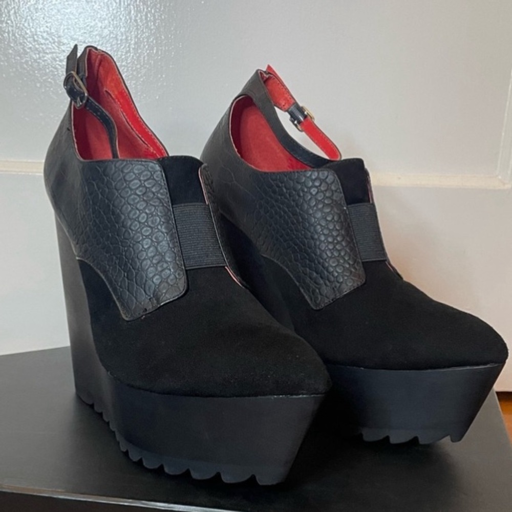 Solestruck + Love Made Black Wedges